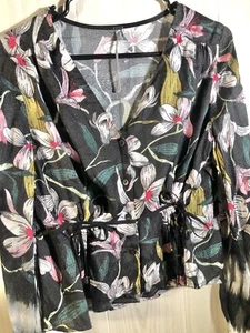 Camicetta Anthropologie Bl-nk taglia small stampa floreale top con bottoni scollo a V usata in ottime condizioni - Foto 1 di 10