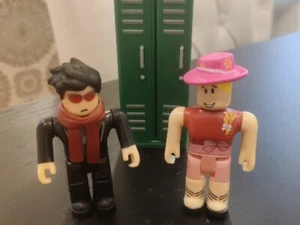 Roblox Figures High School *Gal and Dude*  2 Figures Accessories No Code - Picture 1 of 2