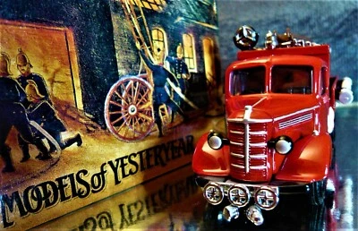 1939 BEDFORD FIRE ENGINE TANKER YFE04 limited 1993 Matchbox series. - Image 1 of 4