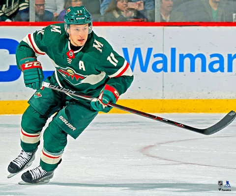 Zach Parise Minnesota Wild Unsigned Green Jersey Skating Photograph Cover