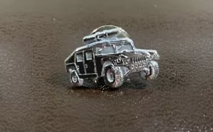 Spilla risvolto cravatta Hummer Humvee M114 esercito americano - Foto 1 di 5