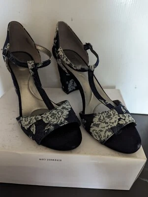 Bandolino Abra T-strap Shoe 9 Navy Floral Damask  - Image 1 of 4