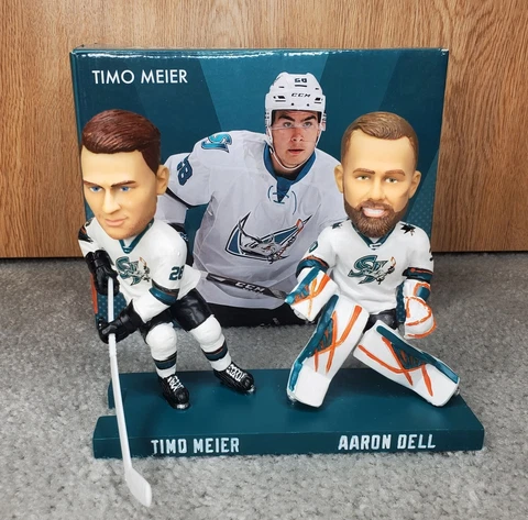 Double Bobblehead-Timo Meier/Aaron Dell-Sharks-NHL NIB Cover