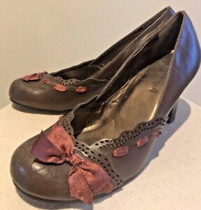 Womens  Madden Girl "Drakee" Round Toe With Ribbon Bow Chocolate Sz. 7.5