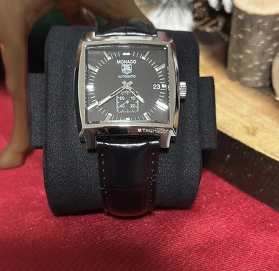 Reloj automático para hombre Tag Heuer Monaco WW2110 negro 37 mm casi como nuevo Foto 1 de 4
