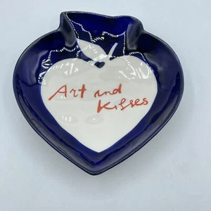 Anthropologie Hotel Magique Arte y Besos Baratija Plato Corazón Azul Manzana - Imagen 1 de 12