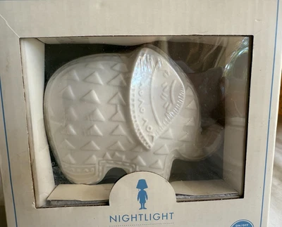 Luz noturna Pottery Barn Kids Elephant, cerâmica branca, plug-in, nova na caixa - Imagem 1 de 4