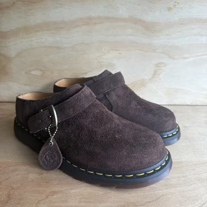 Zueco Zapato Dr Martens Isham Slip-0n Mula M8/W9 Marrón Desierto Oasis Gamuza NUEVO - Imagen 1 de 10