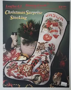 Stoney Creek Faltblatt 43 Weihnachten Überraschung Strumpf Kreuzstich Muster Kätzchen - Bild 1 von 3