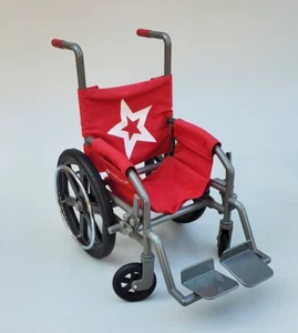 American Girl Puppenrollstuhl beerenrot weiß Stern Rentner AG Zubehör Neu im Karton - Bild 1 von 4