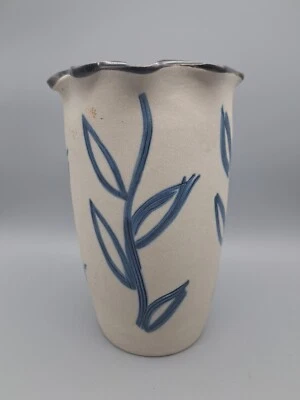 Jarrón de estudio de cerámica artística hecho a mano y firmado vintage artesanal de 7,5" Foto 1 de 4