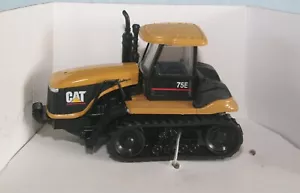 NORSCOT 55068 1:64 SCALE CAT CHALLENGER 75E TRACTOR BOXED - Picture 1 of 10