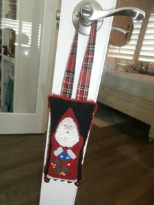 PRIMITIVE CHRISTMAS SANTA PUNCH NEEDLE CUPBOARD HANGER PILLOW w/ PLAID & BELLS - Picture 1 of 5
