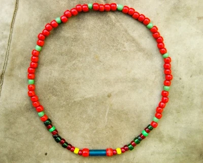 Halskette ~Holzperlen rot & Glasperlen grün&rot, Kunststoffperlen~, Umfang 60cm - Bild 1 von 4