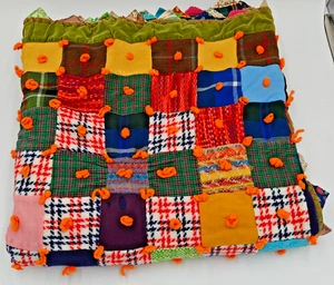 Trapunta vintage fatta a mano colorata floreale unica nonna quadrati uncinetto ~78"x 42" - Foto 1 di 5