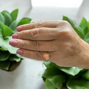 Anello in argento e corallo rosa naturale - Foto 1 di 5