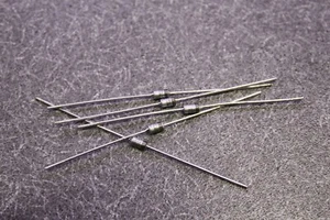 5 PCS of 1N4747 genuine Motorola 1w 20v DO-47 replaces PN 1ZB20 - Picture 1 of 1