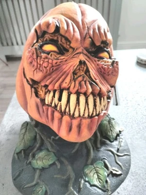 Máscara de calabaza poseída de Ghoulish Productions Foto 1 de 4