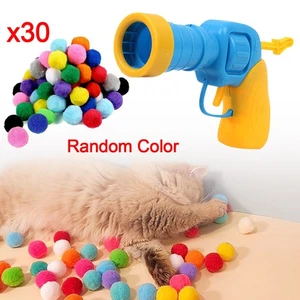 Katze Plüschball Schießen Interaktives Spielzeug + 30 Stück Stretch Plüsch Bommelball NEU - Bild 1 von 8