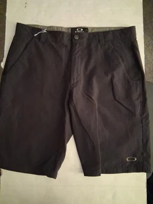 Mens Oakley Black Flat Front Golf Chino Shorts Outdoor Golf Wear  EUC Size 38 - Image 1 of 4