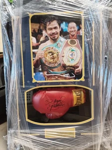 🔥 Manny Pacquiao Signed Boxing Glove with Oversized Display Frame 🔥 - Picture 1 of 1