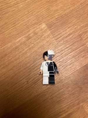 Lego Minifigur Two-Face - Black Stripe Hips / 2006! / bat004 - Bild 1 von 2