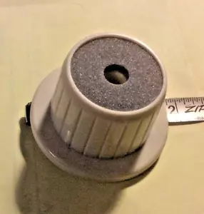 Spool Cap Lead Off che si adatta alla macchina da cucire Singer Touch-N-Sew serie 600 e 700 - Foto 1 di 3