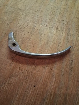 Maçaneta externa da porta Renault Dauphine - Imagem 1 de 4