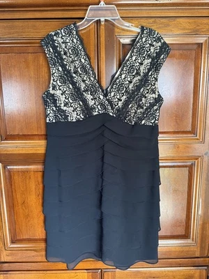 Vestido Scarlett Nite sin mangas para mujer cuello en V negro beige encaje en capas formal 16P Foto 1 de 4