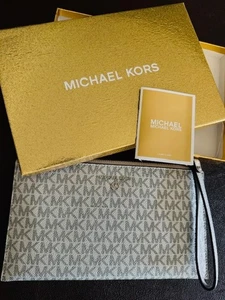 Michael Kors Jet Set Large Wristlet Metallic Silver Logo Clutch Handtasche Neu Travel - Bild 1 von 10