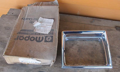 NOS CHRYSLER CORDOBA FARO BISEL CONDUCTOR IZQUIERDO 1980 1981 1982 1983 Foto 1 de 4