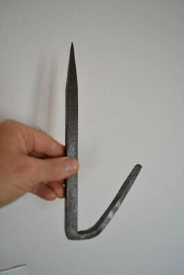 Ancien grand crochet en fer forgé à planter (25cm) - Photo 1/2