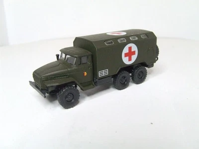 RK ; Ural mit Sanitätskoffer  ; NVA ; 1:87 , H0 ; DDR Modell ; - Bild 1 von 3