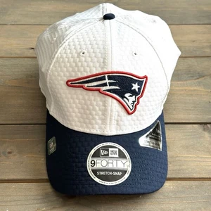 Cappello Berretto New England Patriots New Era 9FORTY 940 Elasticizzato-Snap Bianco con Coperchio Blu - Foto 1 di 8