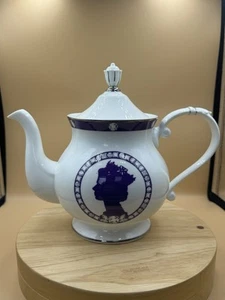 Royal Commemorative Queens Diamond Jubilee Royal Teapot 1952-2012 - Picture 1 of 4