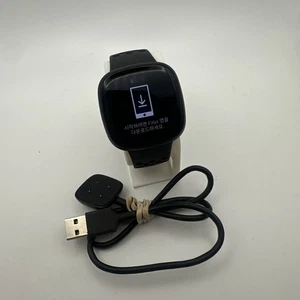 Fitbit Versa 3 Smartwatch Activity Tracker Nero con Caricatore - Foto 1 di 5