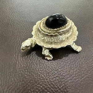 Vintage Schildkröte Schmuckschatulle Andenken schwarzer Stein Muschel silberfarben 2" Miniatur - Bild 1 von 6