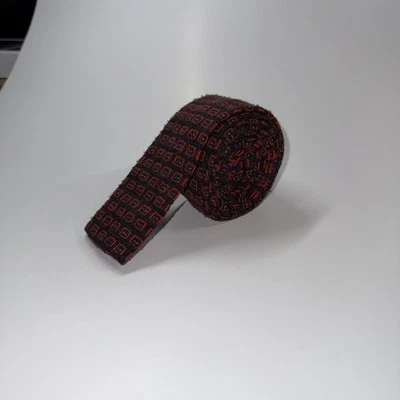 Corbata negra de punta plana Haband Acrilan vintage con cajas rojas y puntos azules Foto 1 de 4