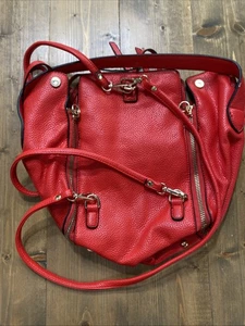 Mochila convertible de cuero sintético rojo, sin marca - Imagen 1 de 4