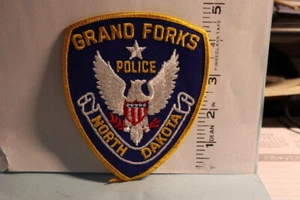 police patch GRAND FORKS POLICE NORTH DAKOTA - Picture 1 of 1