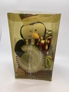 2007 Debbie Mumm Christmas Penguin Collectible Cushions Design Pin Cushion - New - Picture 1 of 4