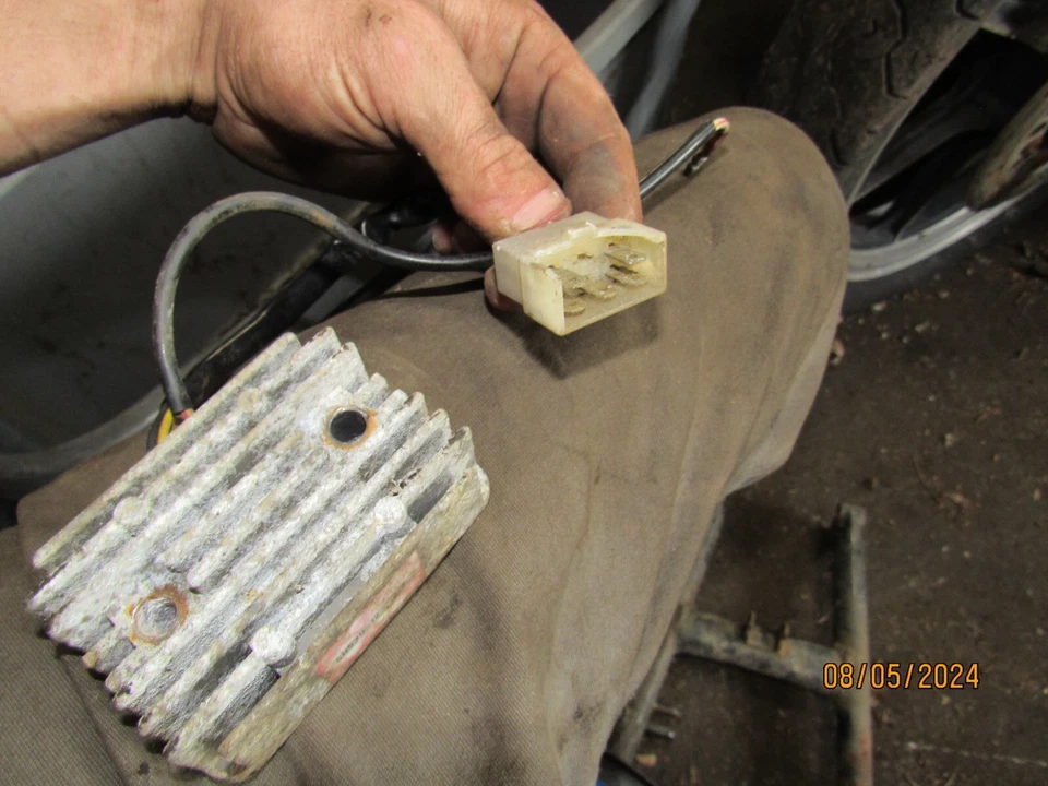 1983 kawasaki kz750 l регулятор напряжения выпрямитель - Изображение 1 из 1