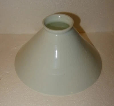 N° 2 ANCIEN PETIT GLOBE EN OPALINE POUR LAMPE OU APPLIQUE PETROLE OU AUTRES - Photo 1/4