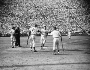 Los Angeles Dodgers Danny McDevitt Partituren im World Series Foto 1959 - Bild 1 von 1