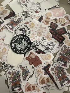 Adesivi in vinile Brandy Melville Deco rari lotto casuale di circa 100 adesivi! - Foto 1 di 4