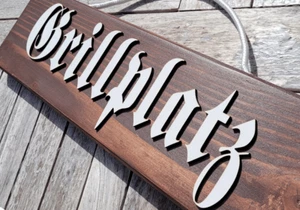 Grillplatz - massives Holzschild BBQ Garten Grill 3D Schrift, Band, braun, 44 cm - Bild 1 von 4