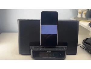 iPhone doc station SONY+clock & alarm Mega bass - Picture 1 of 5
