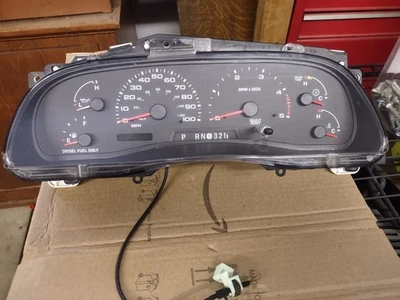 Ford F250 2004 6,0 L velocímetro grupo 4C34-10849-HE 270.339 millas Foto 1 de 3