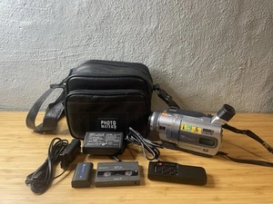 Sony Handycam DCR-TRV530 NTSC Digital 8 Camcorder With Bag And Extras - Picture 1 of 24