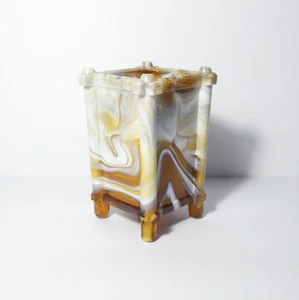 Jarrón antiguo de vidrio de escoria Sowerby blanco y caramelo de 4" de alto - Imagen 1 de 12